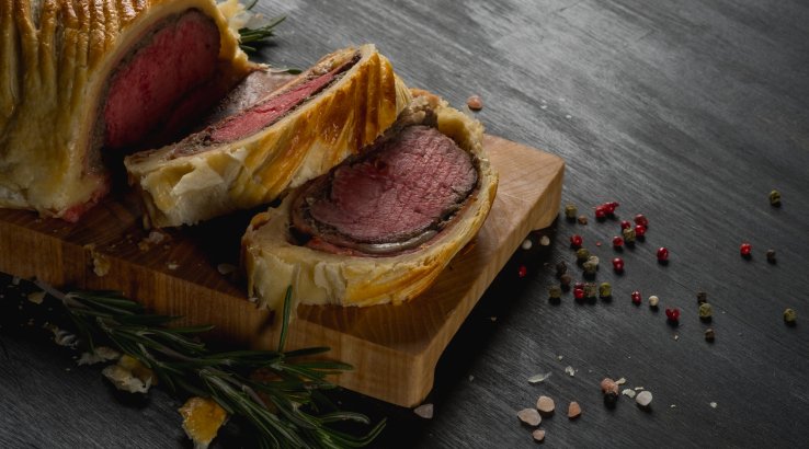 Яловичина в листковому тісті