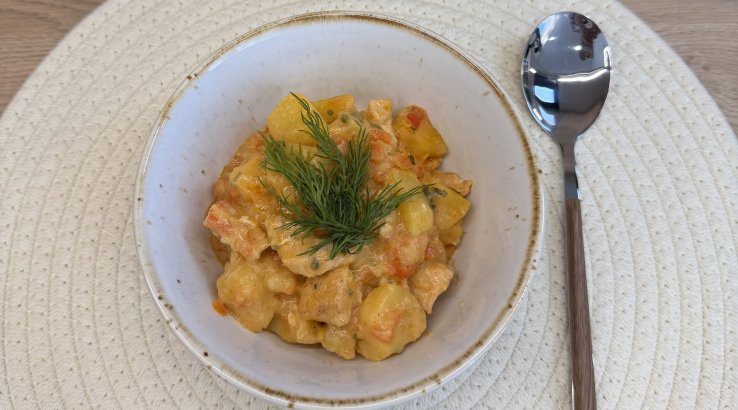 Тушкована картопля з куркою