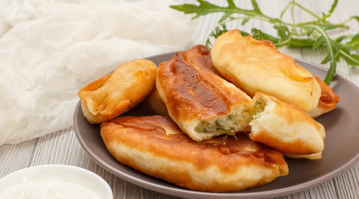 Картопляні пиріжки з куркою та сиром