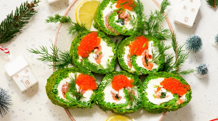 Святковий рулет з червоною рибою та ікрою
