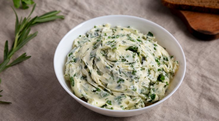 Простий соус з вершковим маслом і часником