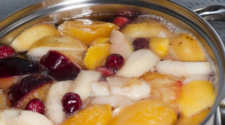 Компот з яблук і вишень