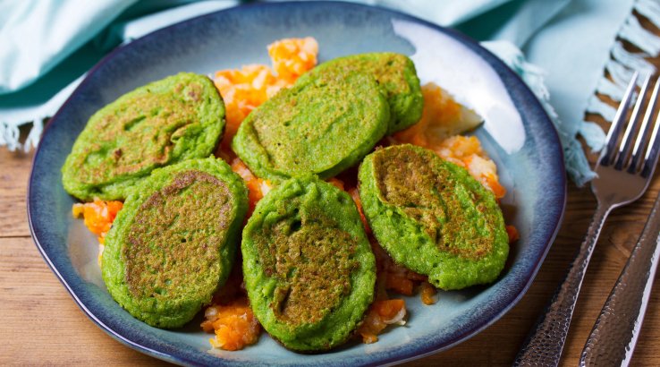 Горохові коржики з соусом із фети