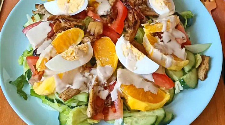 Салат з куркою та апельсином