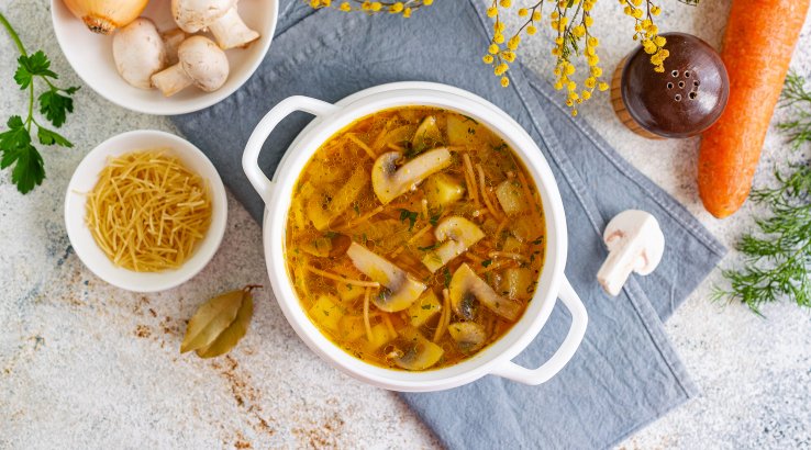 Курячий суп з печерицями