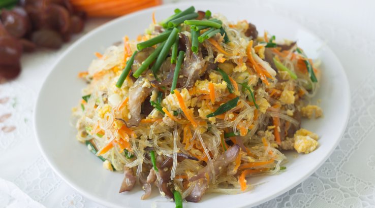 Локшина з овочами і грибами