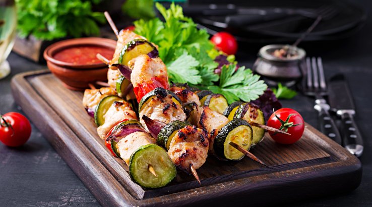 Шашлички з куркою та солоними огірками