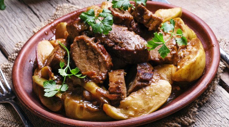 Яловичина з яблуками