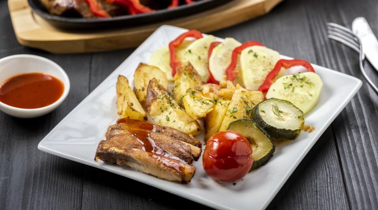 Свинячі реберця з кабачками