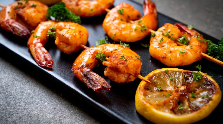 Креветки на шпажках