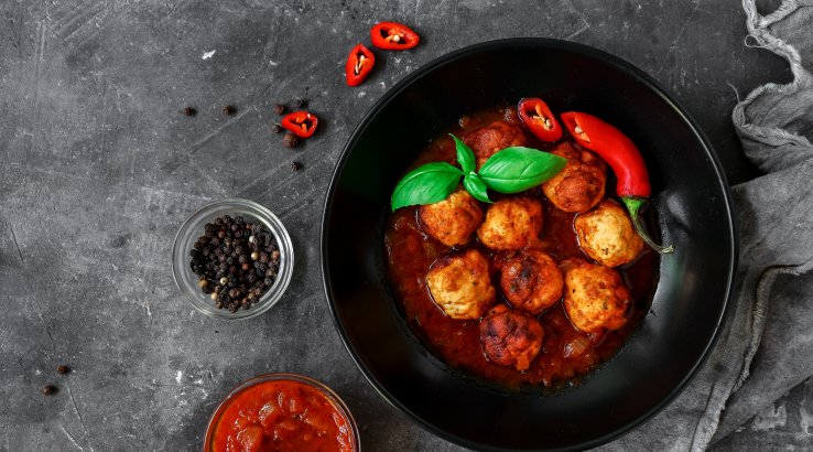 Фрикадельки з цукіні в томатному соусі: бюджетно та смачно