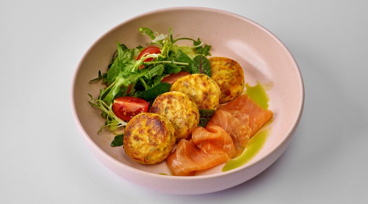 Солоні сирники з вареними яйцями