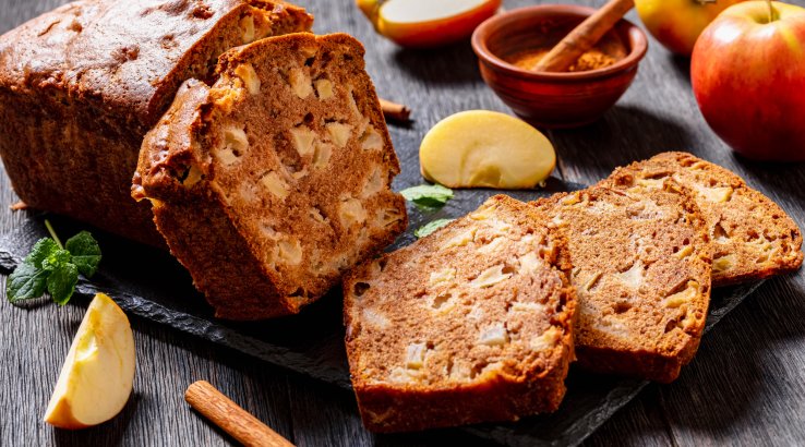 Яблучний кекс з глазур'ю