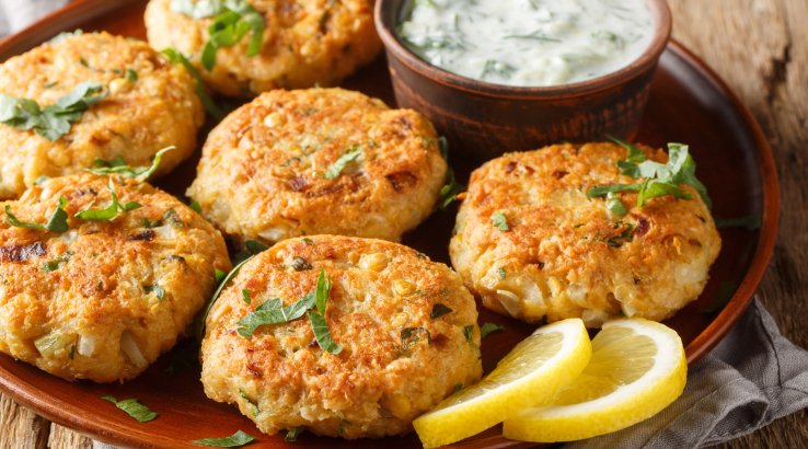 Котлети з консервованого тунця та сиру