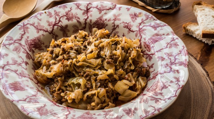 Тушкована капуста з фаршем