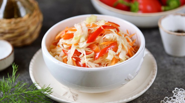 Маринована капуста з болгарським перцем