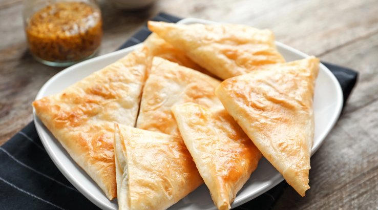 Бендерики з сиром і родзинками