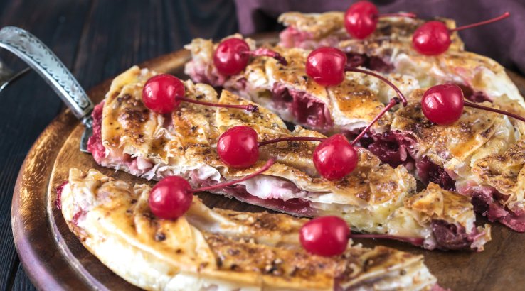 Пляцок з вишнями