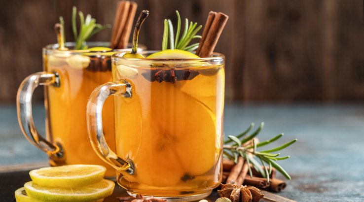 Безалкогольний сидр із грушею та корицею