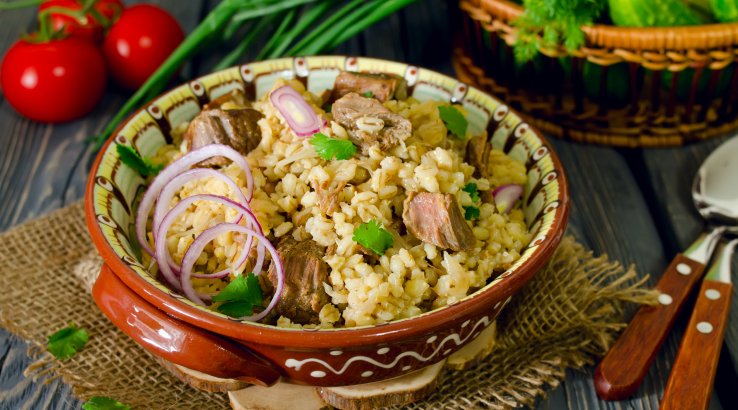 Перловка з тушонкою