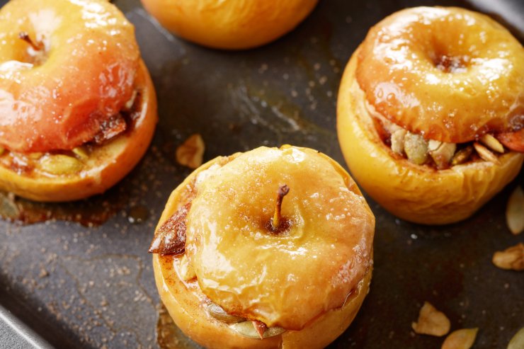 Печеные яблоки — рецепты на любой вкус