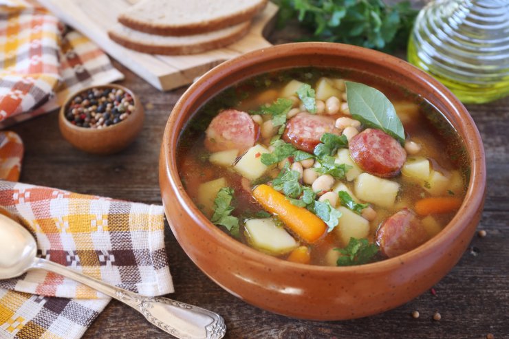 Пряний суп з овочами і ковбасками. Новости :section-UKR.NET.