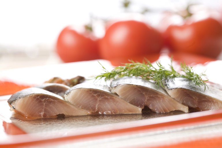 Оселедець у поєднанні з печеними овочами. Фото: Depositphotos