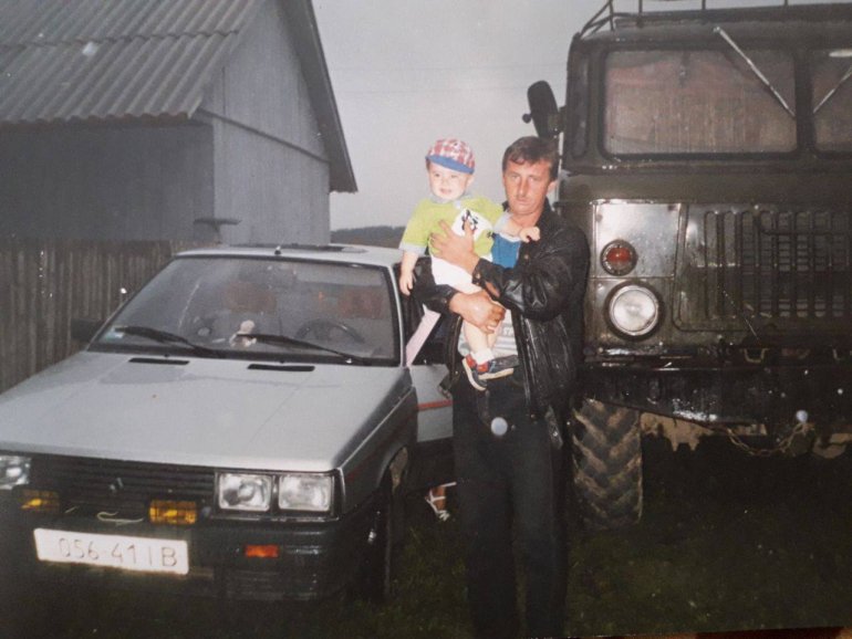 На&nbsp;фото тато зі&nbsp;старшим братом Ілони