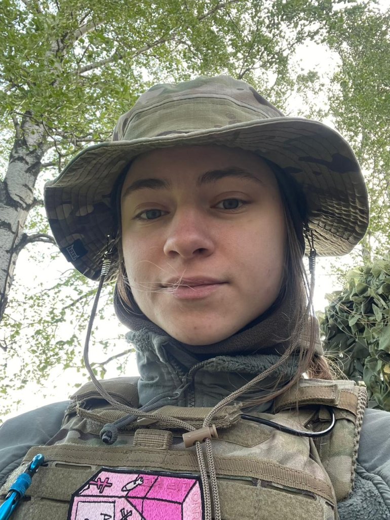Побратими цікавляться веганською їжею і пробують її Побратими цікавляться веганською їжею і пробують її