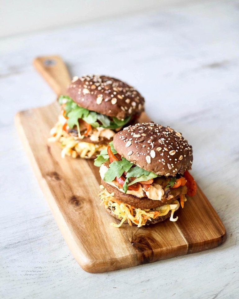 Бургери з&nbsp;кіноа. Джерело: instagram.com/pickuplimes