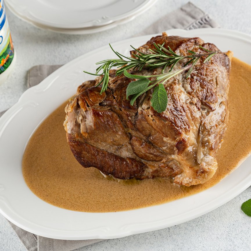 Свинина в молоці