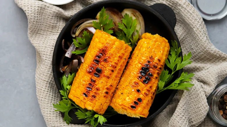 6 вкусных способов полакомиться кукурузой в початках!