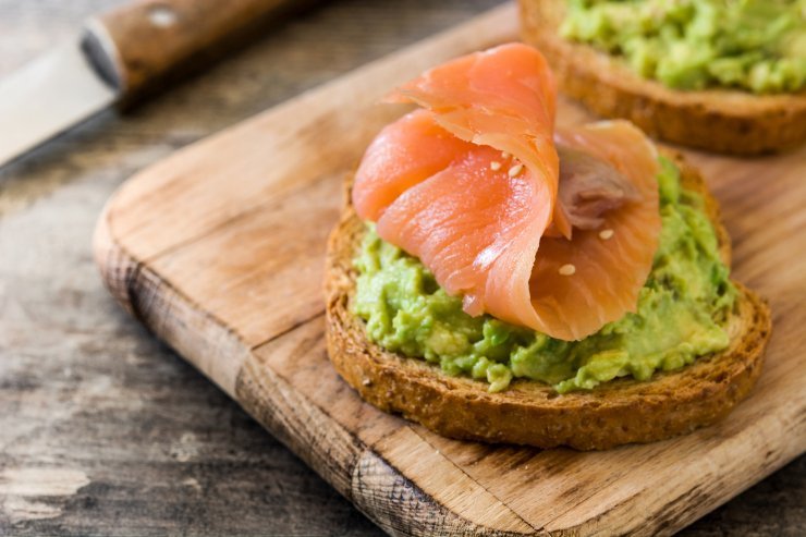 Toast with avocado and fish / © Depositphotos